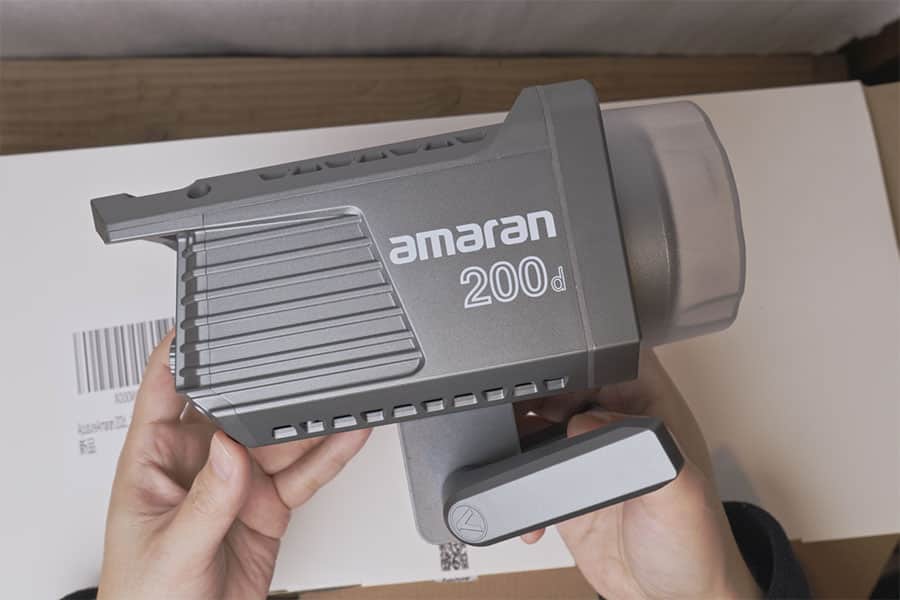 Amaran 200Dの本体