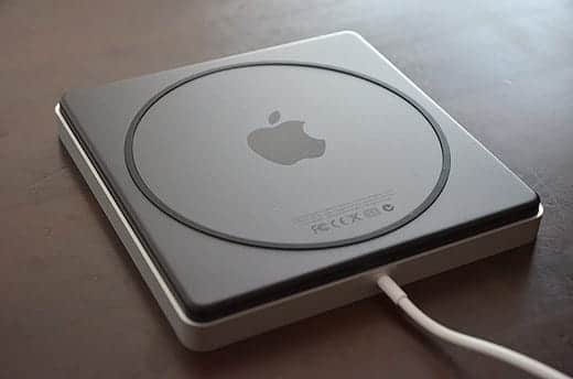 Apple USB SuperDrive 裏面にはアップルのロゴ