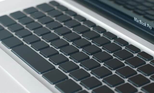 MacBookのキーボードが見事に真っ黒