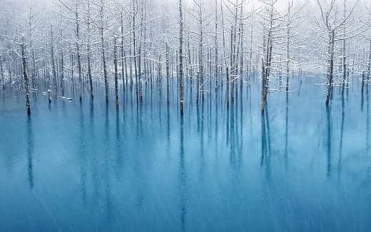 日本の写真家が撮影したos X Mountain Lionの公式壁紙 青い池 は