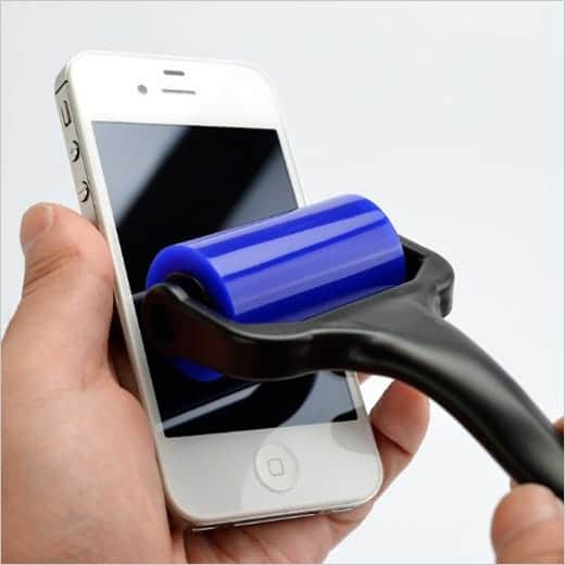 iPhoneなどの液晶画面クリーナー Easy Cleaning RollerとiPhone