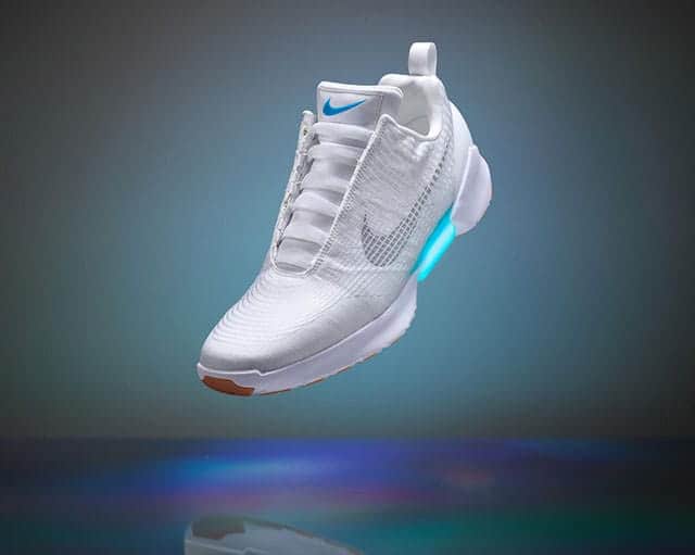 Nike HyperAdapt(ハイパーアダプト)1.0 世界初の自動で靴ひもが締まる