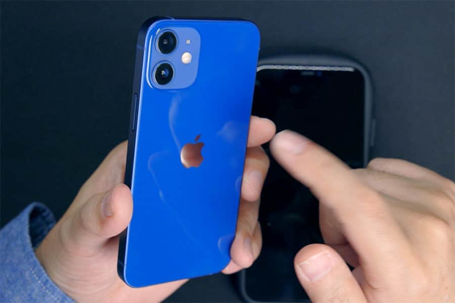 iPhone 12 miniは軽くてコンパクトで最高のスマホサイズ！だけどブルーは青かった｜スーログ