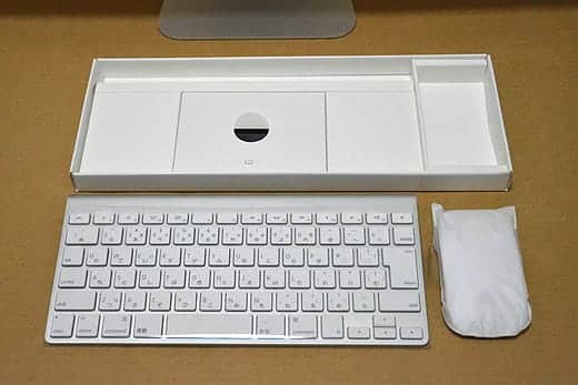 極薄iMac27インチ　アクセサリーボックス　キーボードとマウスを取り出す