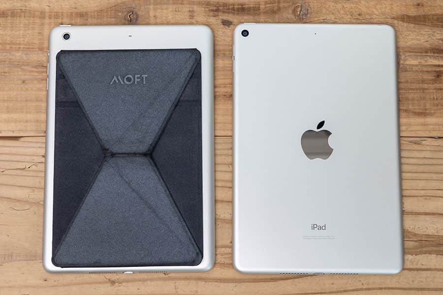 左が2で右が第5世代 iPad mini 背面