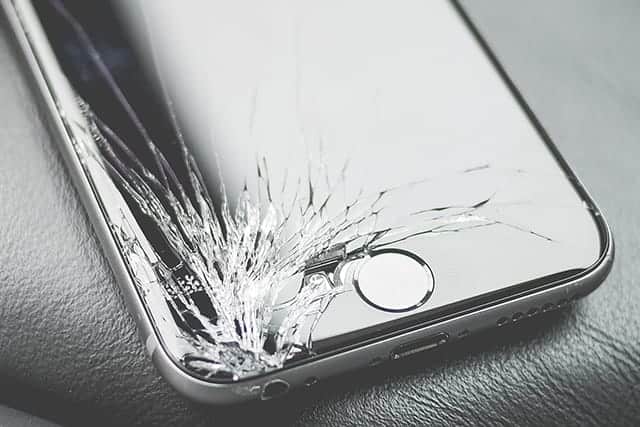 au ソフトバンク ドコモ、各iPhoneのガラス割れ修理価格と連絡先まとめ