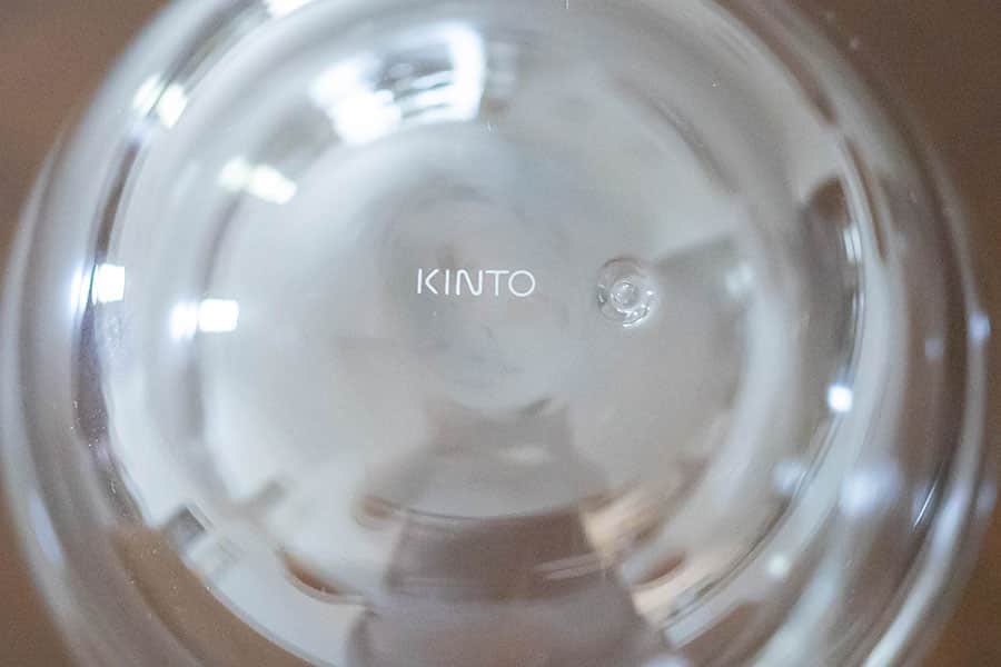 グラスの底面にKINTOのロゴ