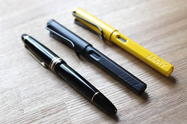 3本の万年筆のペン先比較