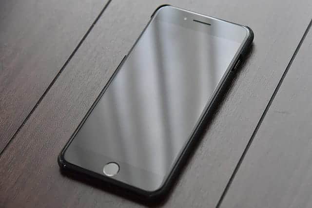 iPhone 7 PlusにPIKATA(ピカタ)のケースをつけた写真