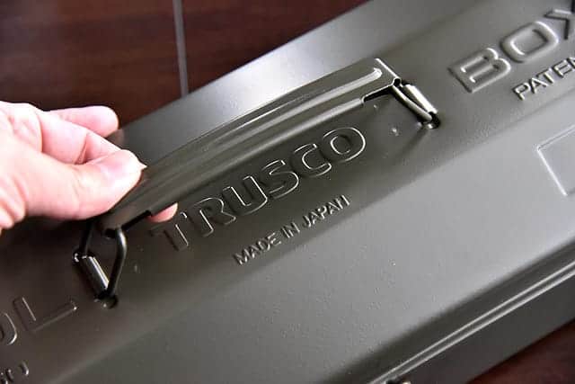 増えてきた工具類のために頑丈でかっこいいプレス一体型の『TRUSCO山型ツールボックス』を購入＆レビュー