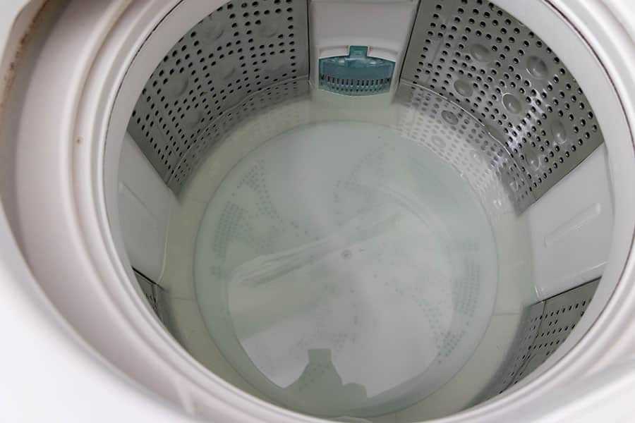 洗濯槽クリーナーを入れた水が排水される