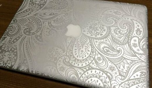 MacBookにシールはもう古い。レーザー刻印で完全オリジナルにカスタマイズ！ドヤラーも満足間違いなし。