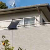 自宅に設置したALLPOWERSの軽量薄型ソーラーパネル