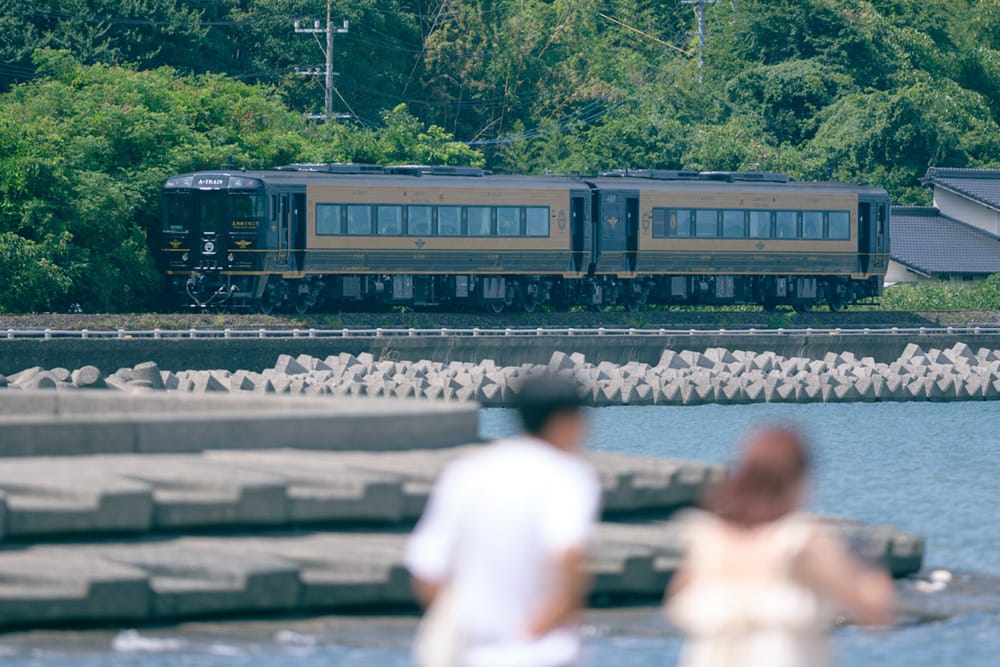 公園から電車も見える