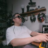 RayNeo Air 3s 装着してデスクワークしてる様子